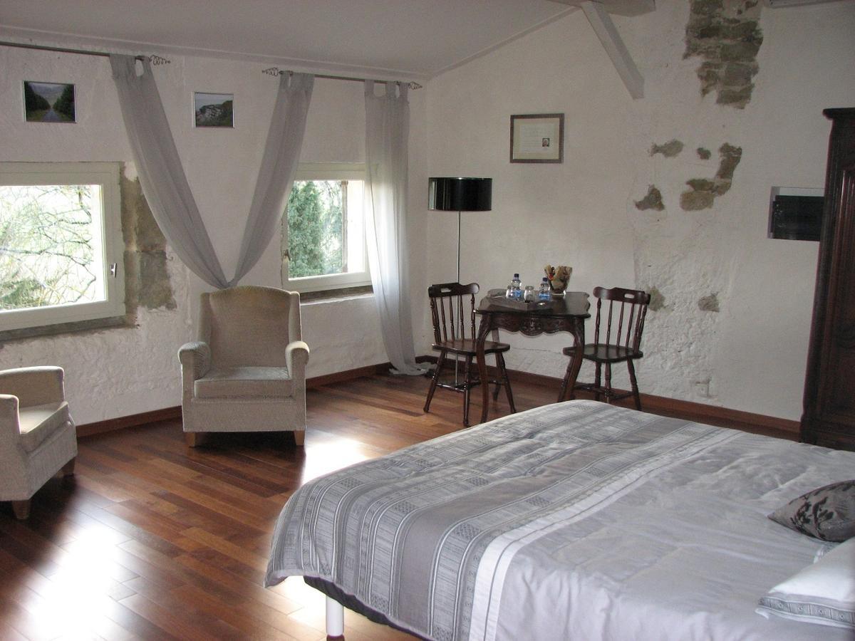 Chambres D'Hotes Domaine Saint-Joly Lasbordes Szoba fotó